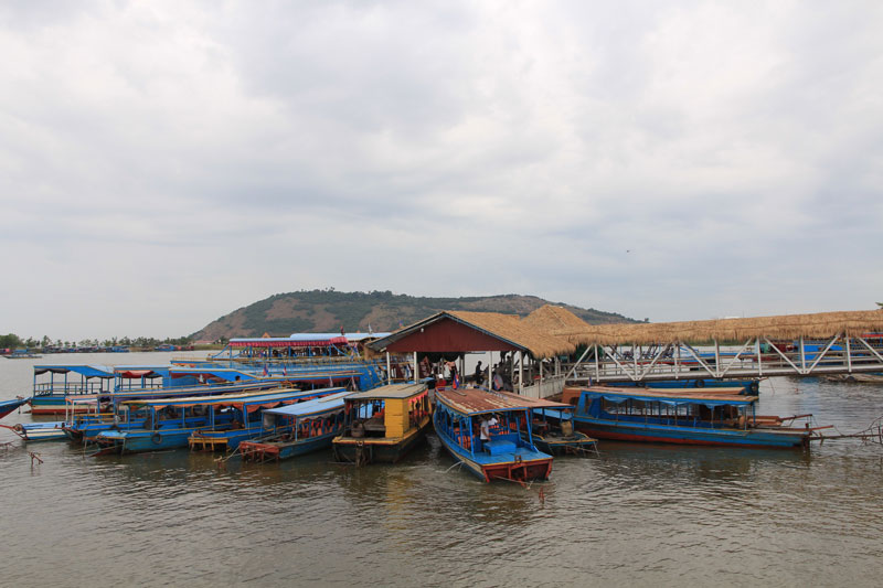 Vietnam closely monitors Vietnamese community situation in Cambodia